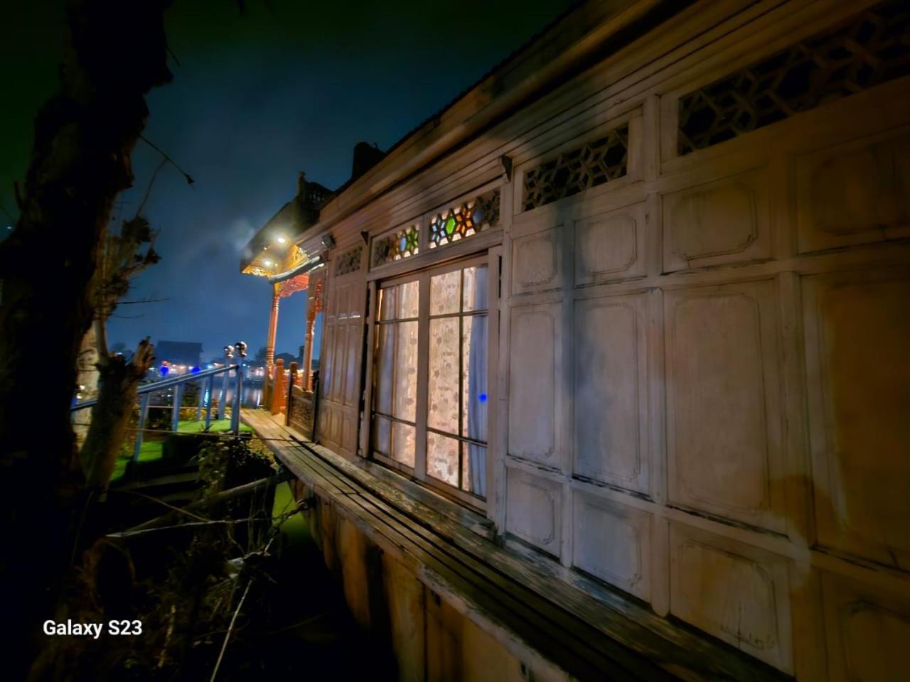 The Badyari Palace Houseboats Srīnagar 外观 照片
